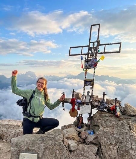 Annegret beim Bergwandern